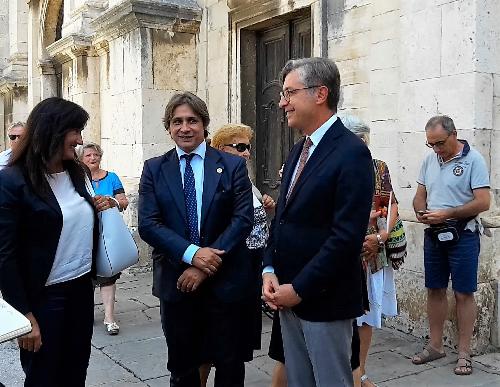 Laura Garavini (Deputata), Fabrizio Somma (Presidente Università popolare Trieste) e Francesco Peroni (Assessore regionale Finanze, Patrimonio, Coordinamento e Programmazione Politiche economiche e comunitarie) alla commemorazione della strage di Vergarolla - Pola 18/08/2017